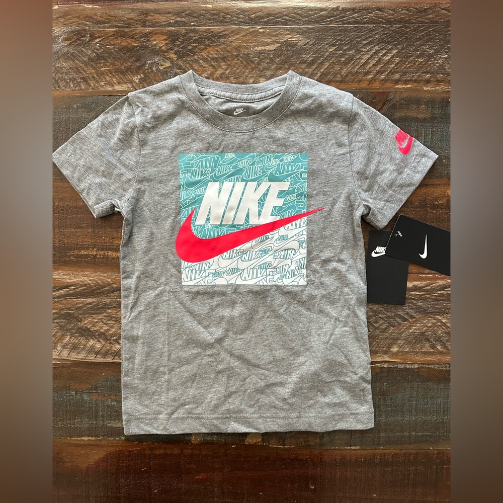 NWT The Nike Tee Boys’ 5 Carbon Heather Gray Short Sleeve T-Shirt